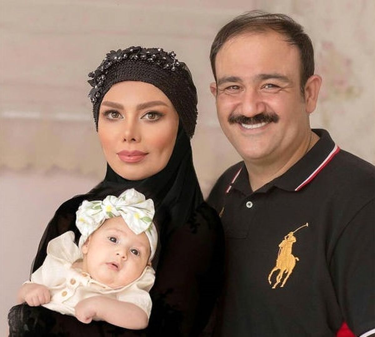 تیپ جذاب مهران غفوریان در کنار خانواده اش