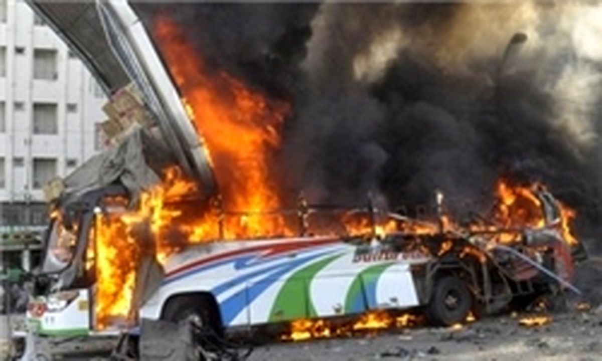 انفجار بمب ساعتی در اتوبوس پاکستانی
