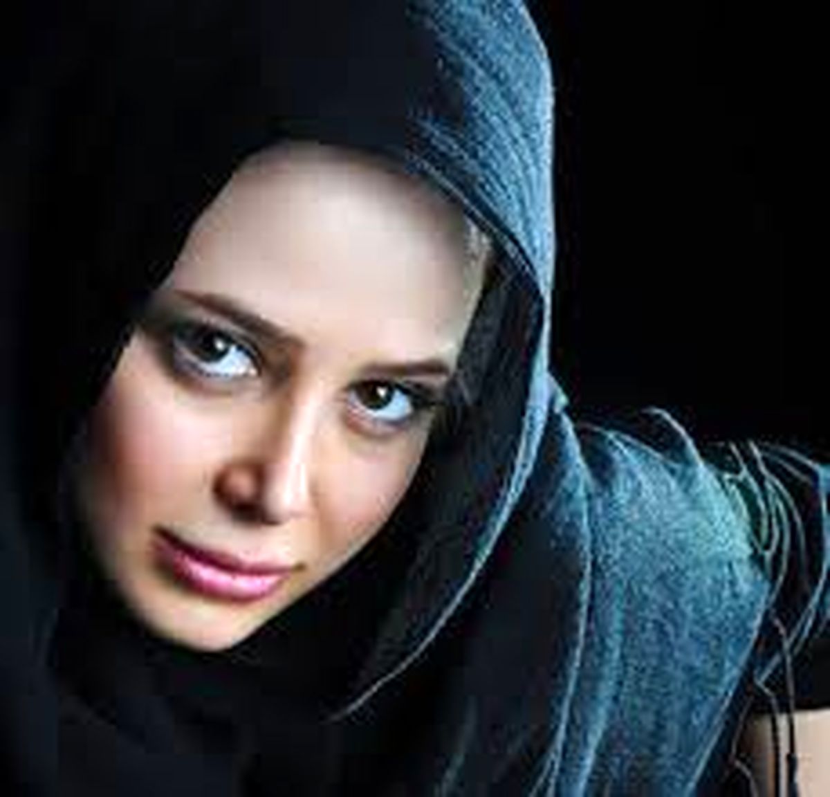 عکس یادگاری الناز حبیبی و همسرش به همراه بازیگران سریال دودکش