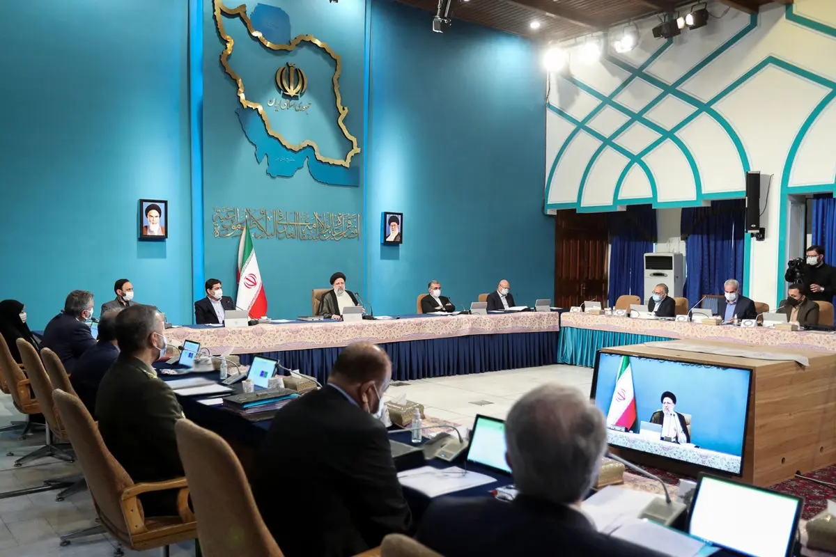 تا آماده شدن کالابرگ الکترونیک ، مردم کمک معیشتی می‌گیرند