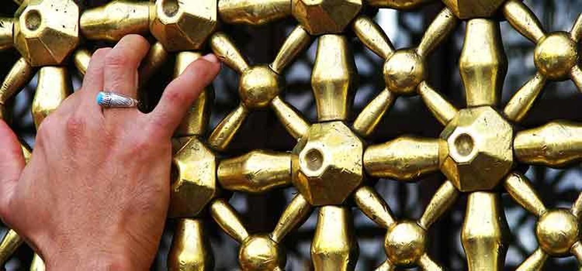 ظهر پنجره فولاد