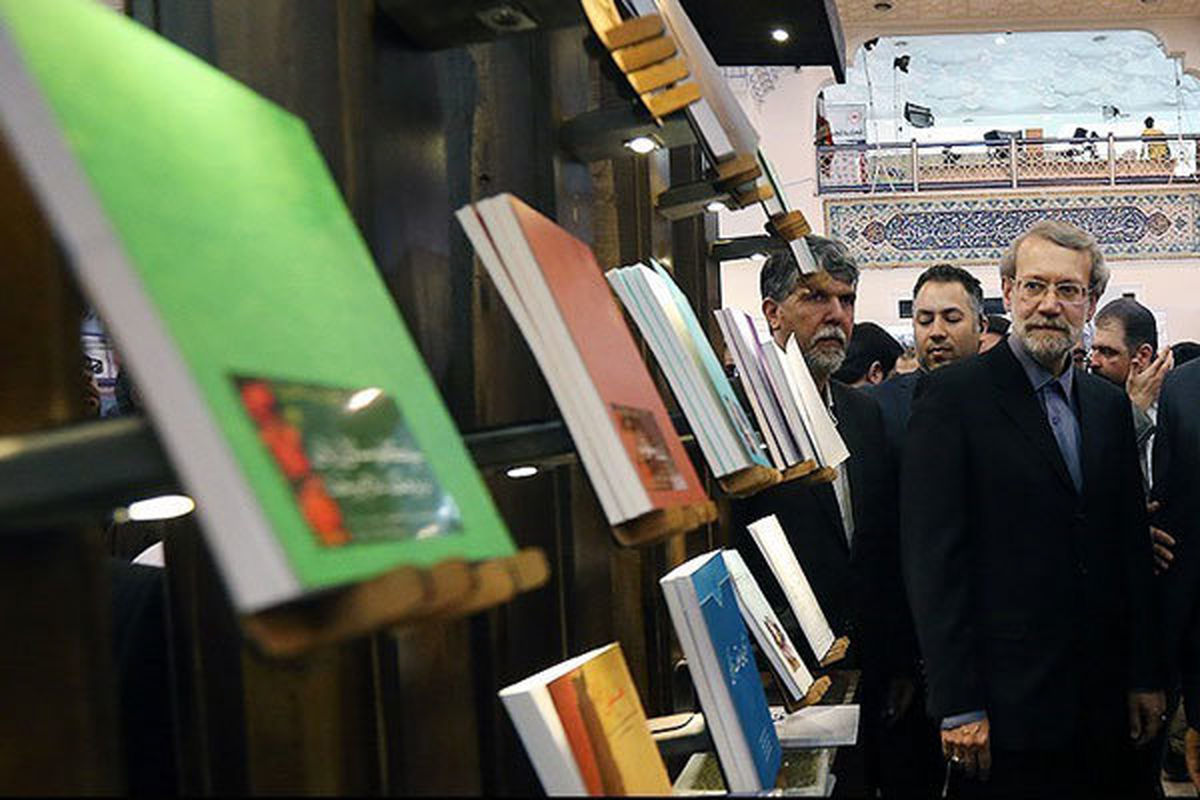 حضور کوتاه رئیس مجلس در نمایشگاه کتاب تهران