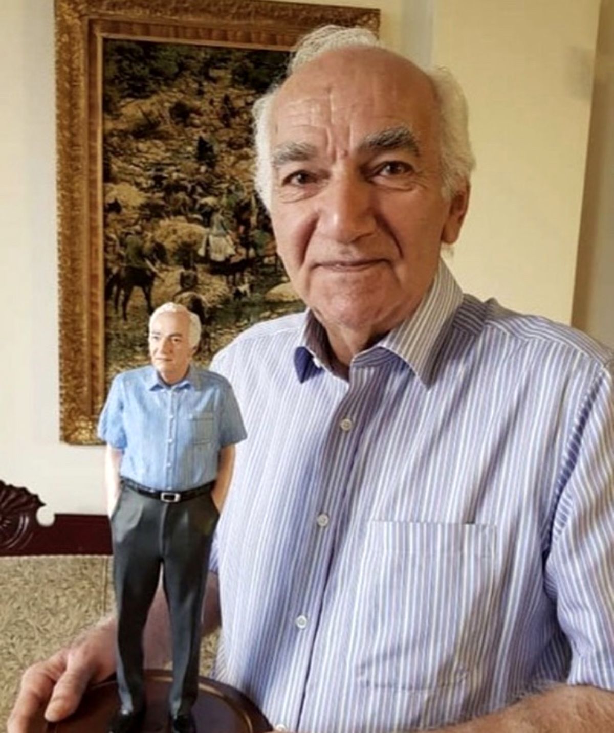 مجسمه بامزه بازیگر معروف + عکس