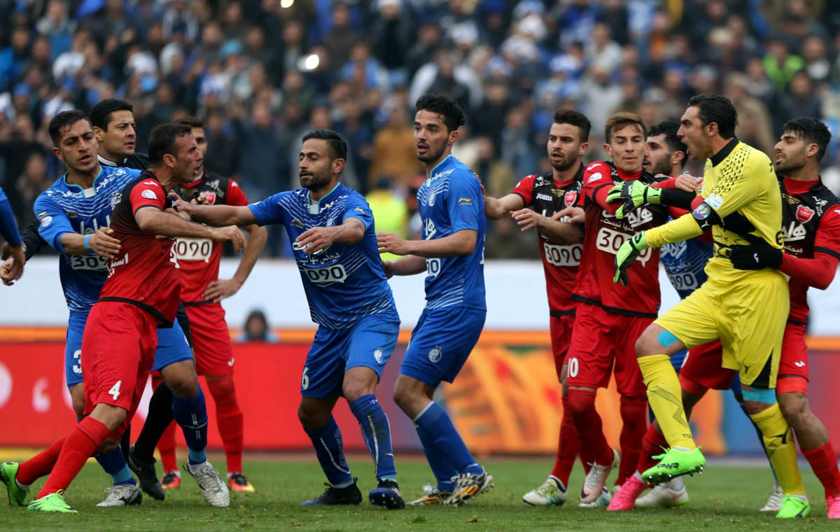 فیلم:: درگیری و دعوای بازیکنان پرسپولیس و استقلال