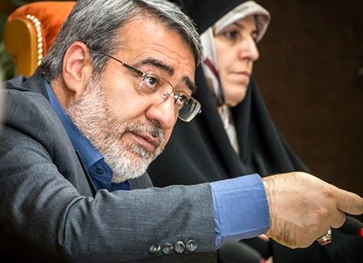 کارکنان تمام دستگاه‌های دولتی باید «حجاب» را رعایت کنند 