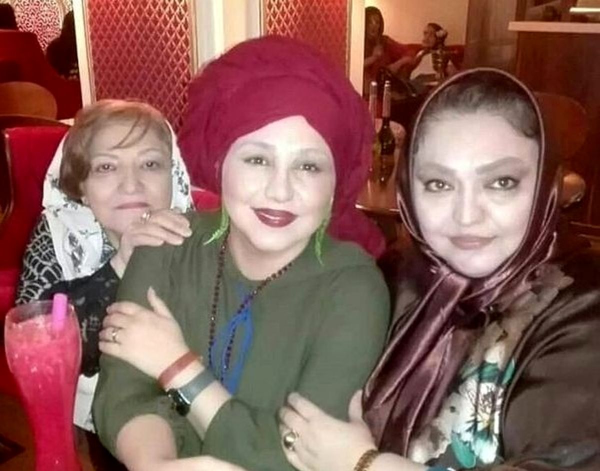 حجاب عجیب بهنوش بختیاری در گردش با مادر و خواهر جانش+عکس