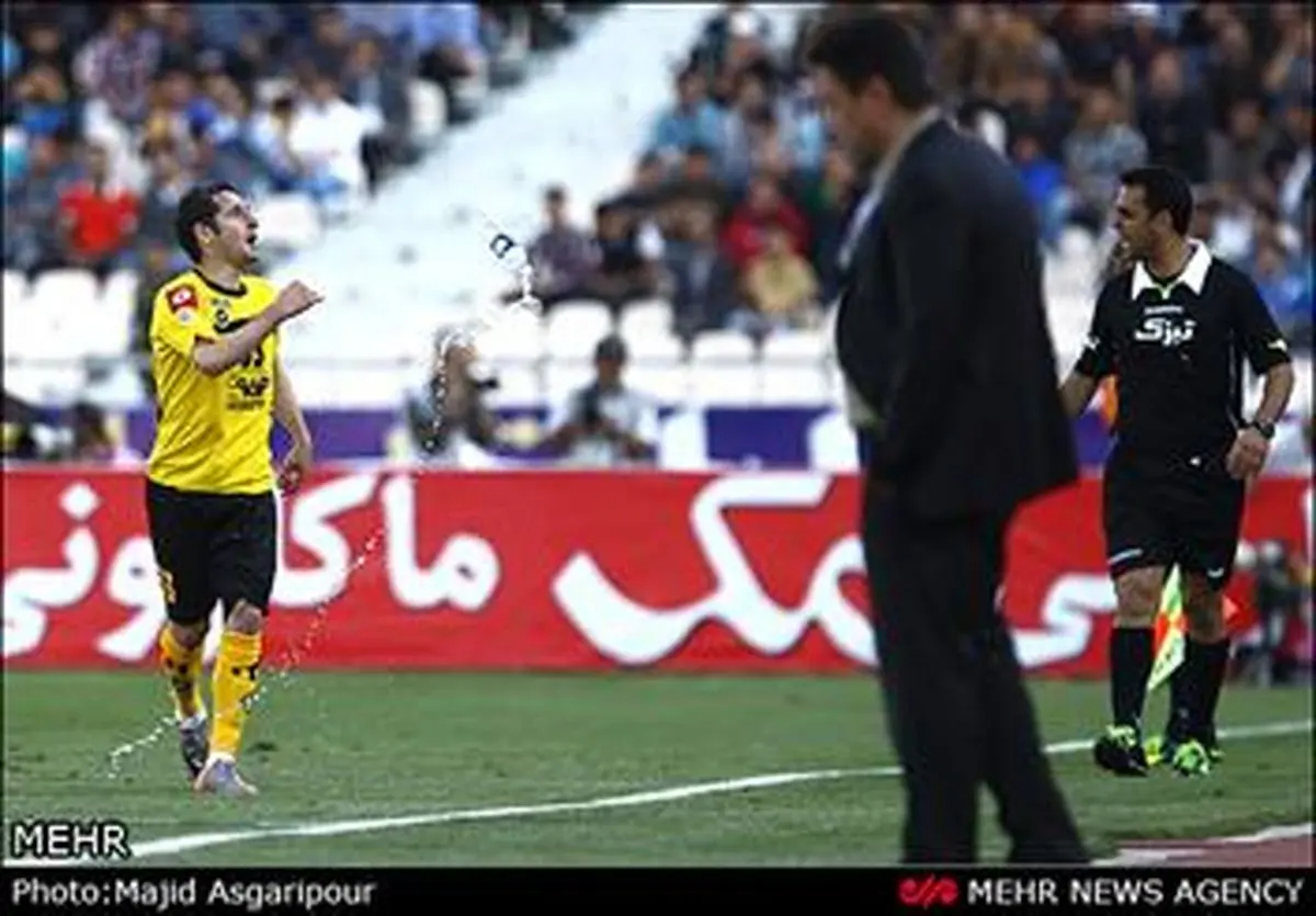 قلعه‌نویی و تناقض‌هایی که مختص خودش است