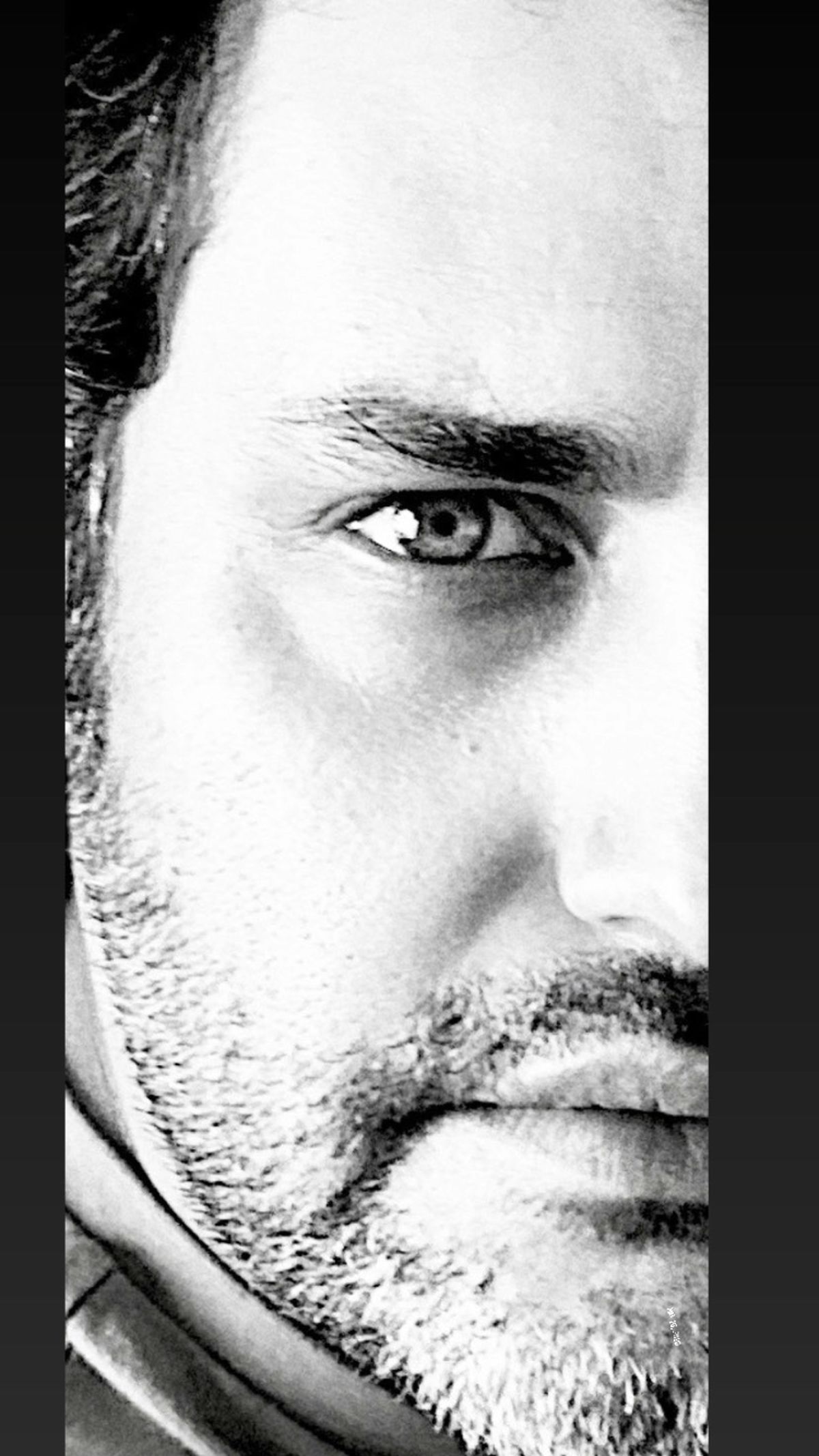 نیمه پنهان چهره امیرمحمد زند + عکس