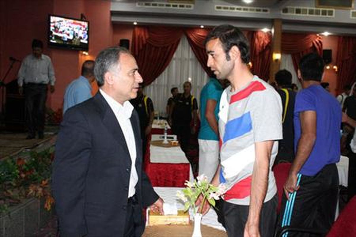 دیروزقلبت باسپاهان بود، حالاباپرسپولیس، فرداآبی‌‌رنگ می‌شود!