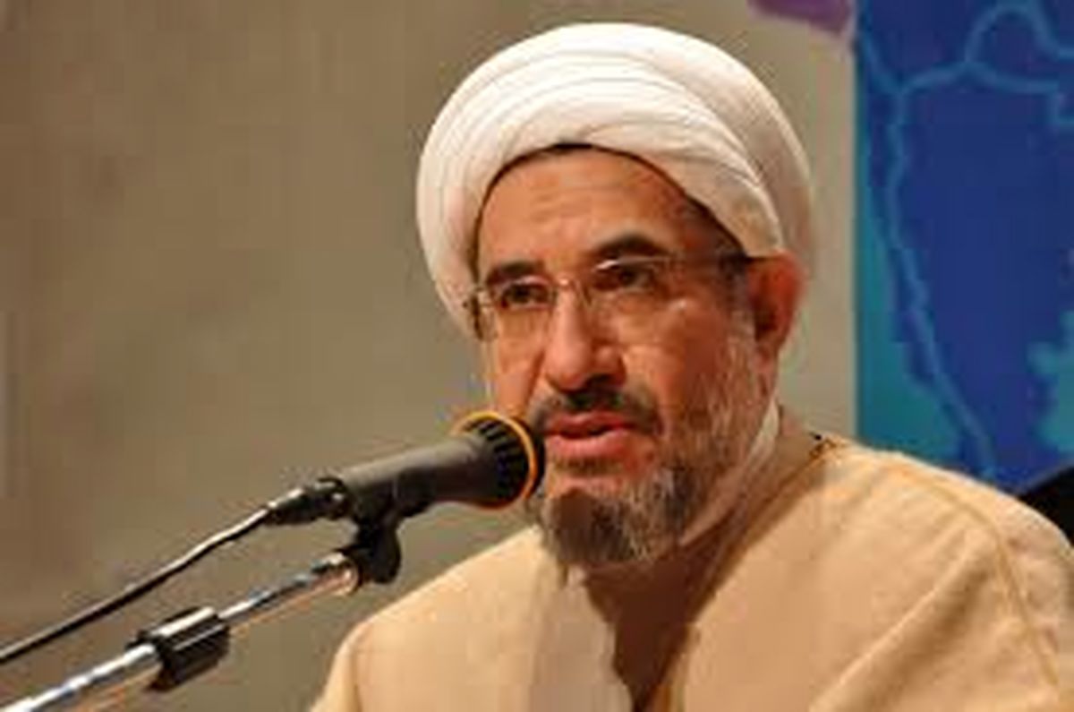 پیروی از مقام معظم رهبری به معنای پیروی از قانون اساسی است