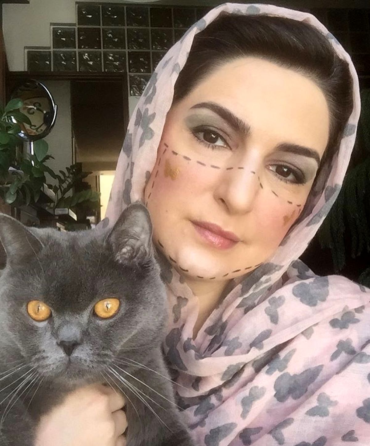 گربه سیاه خانم‌بازیگر + عکس