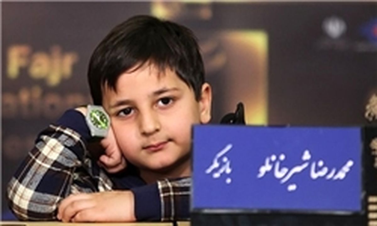 شیرخانلو: از بوس و امضا فراریم