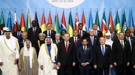 این زن در جمع سران کشورهای اسلامی چه می‌کند؟!+ عکس