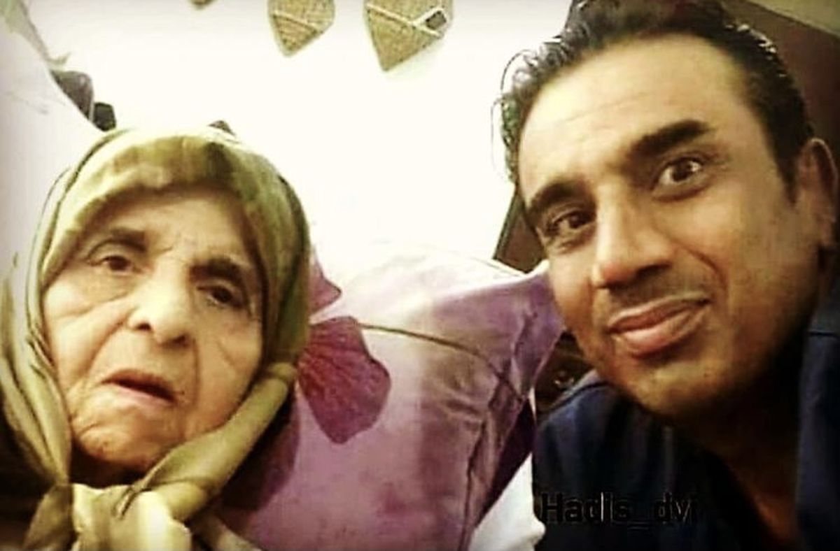 نصرالله رادش و مادر مسنش + عکس