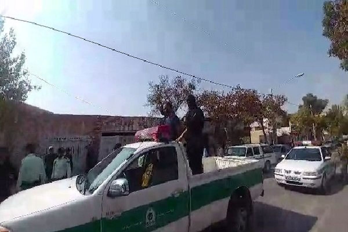 متهم جانی یک دختر در سطح شهر گردانده شد!
