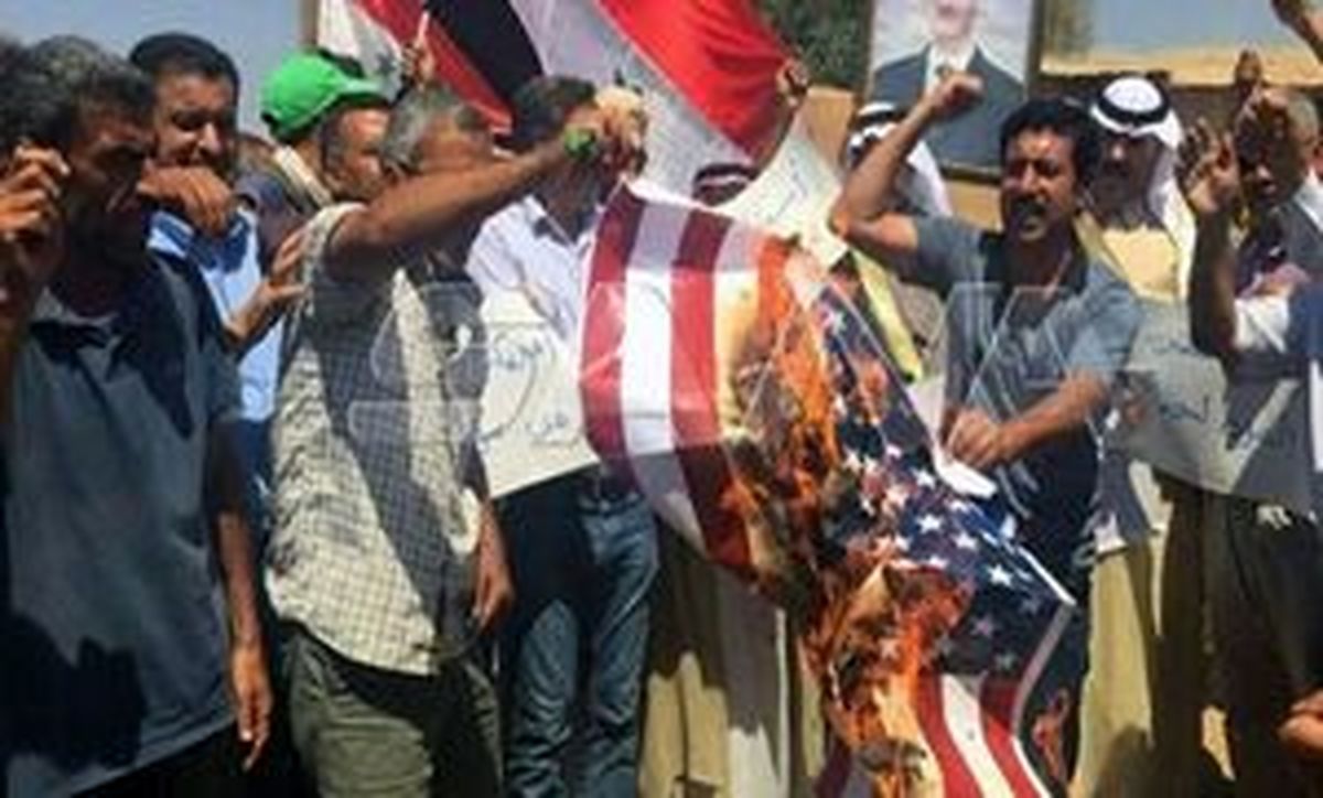 پرچم آمریکا آتش زده شد
