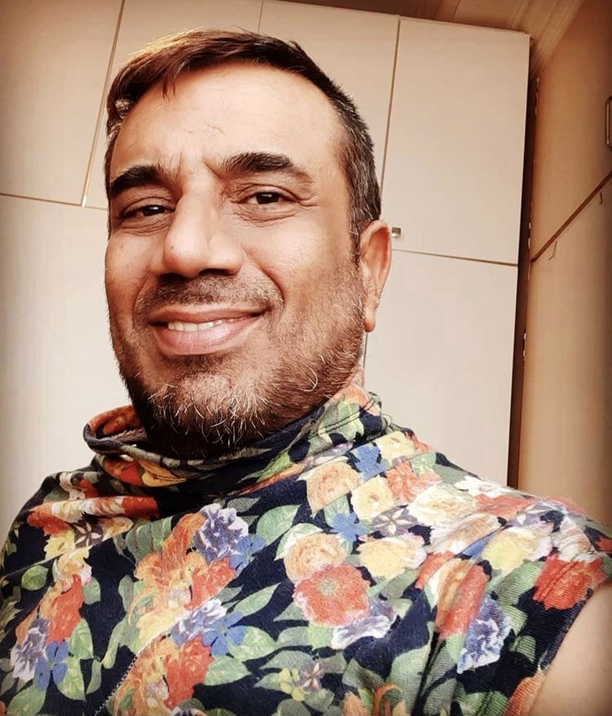 سلفی نصرالله رادش با لباس گل گلی + عکس