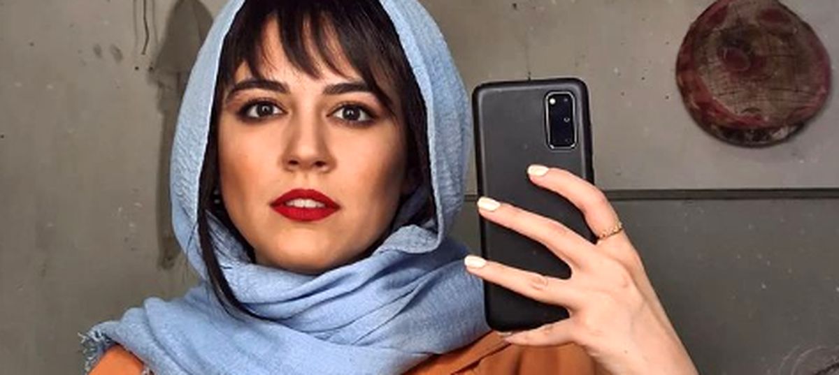 سلفی ماهور الوند در آینه در اتاق گریم + عکس