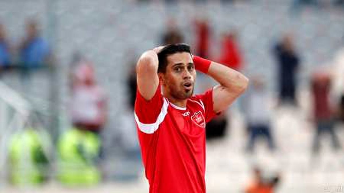 ناکامی پرسپولیس 10 نفره مقابل ذوب‌آهن