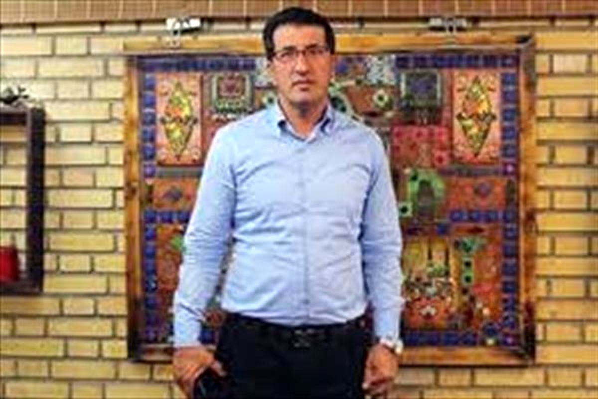 حسینی باید مثل رحمتی رفتار کند