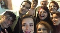 سلفی شاد بازیگران و مهمانان نمایش «آلفرد» با حضور مهراوه شریفی نیا